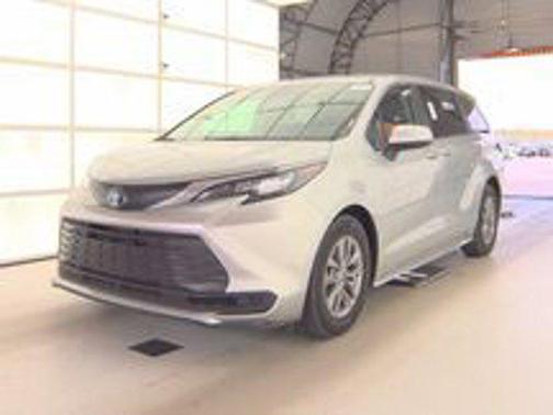 Celestial Silver Metallic 2024 Toyota Sienna LE