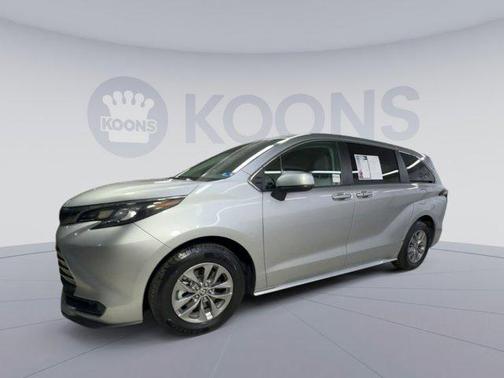 Celestial Silver Metallic 2024 Toyota Sienna LE