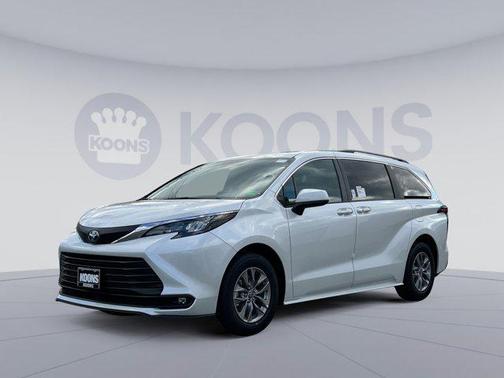 2025 Toyota Sienna XLE