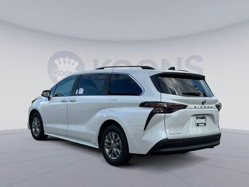 2025 Toyota Sienna XLE