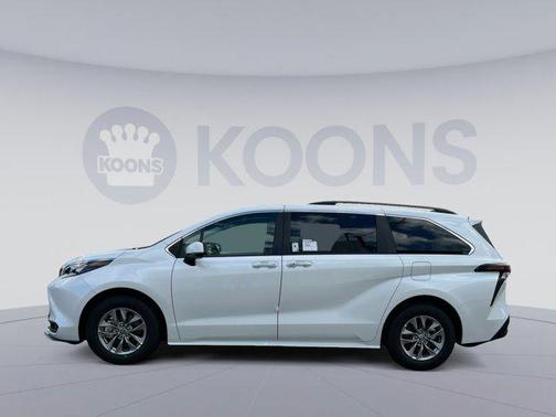 2025 Toyota Sienna XLE