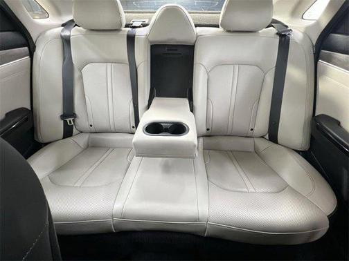 2022 Kia K5 EX