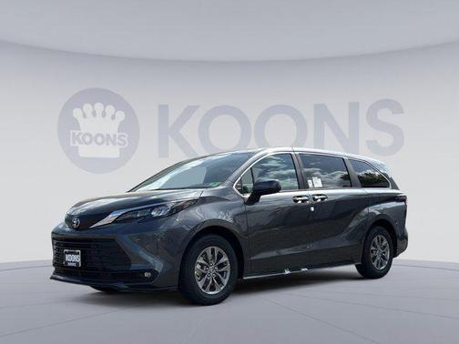 2025 Toyota Sienna XLE