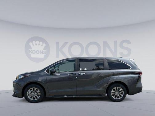2025 Toyota Sienna XLE