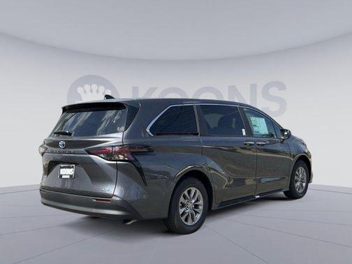 2025 Toyota Sienna XLE