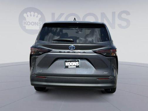 2025 Toyota Sienna XLE