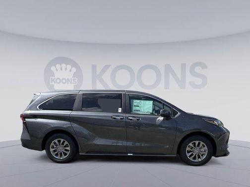 2025 Toyota Sienna XLE