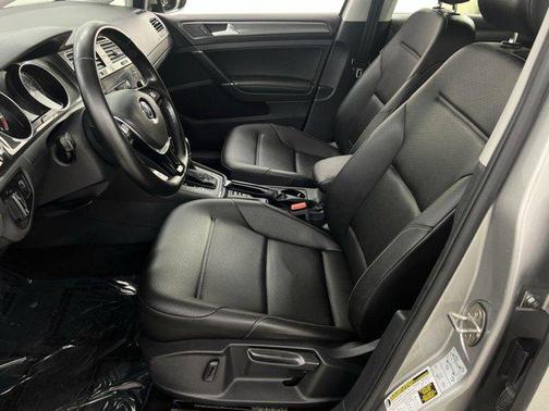 2018 Volkswagen Golf TSI SE