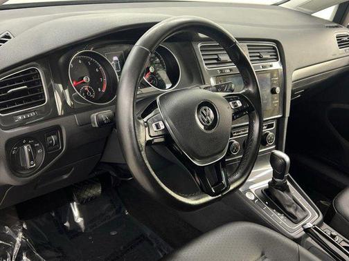 2018 Volkswagen Golf TSI SE