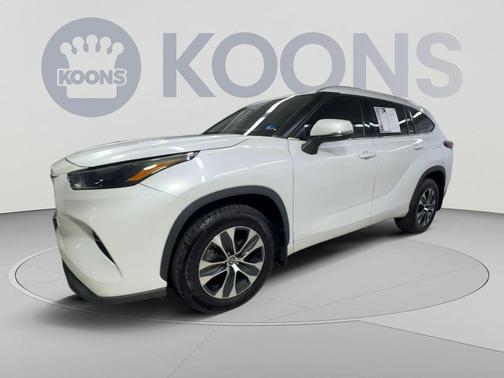 Wind Chill Pearl 2022 Toyota Highlander XLE