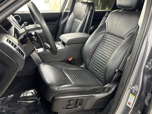 2024 Land Rover Discovery P300 S