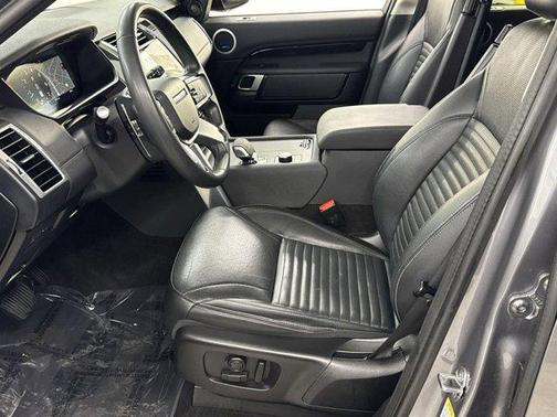 2024 Land Rover Discovery P300 S
