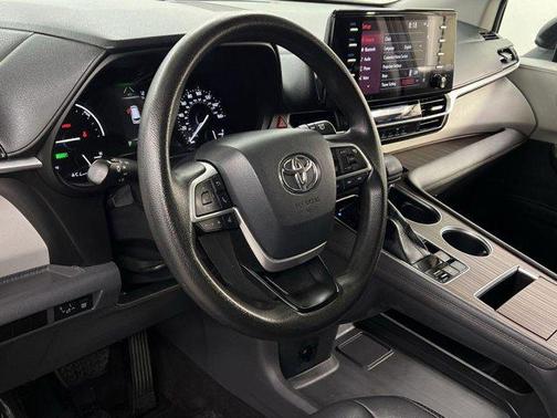 2021 Toyota Sienna LE
