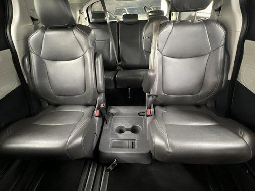 2021 Toyota Sienna LE