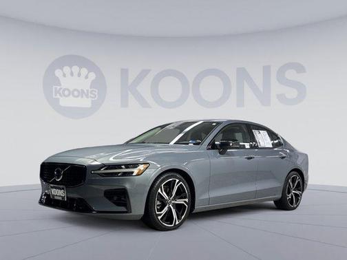 2024 Volvo S60 B5 Plus Dark Theme