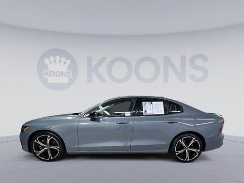 2024 Volvo S60 B5 Plus Dark Theme