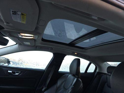 2024 Volvo S60 B5 Plus Dark Theme