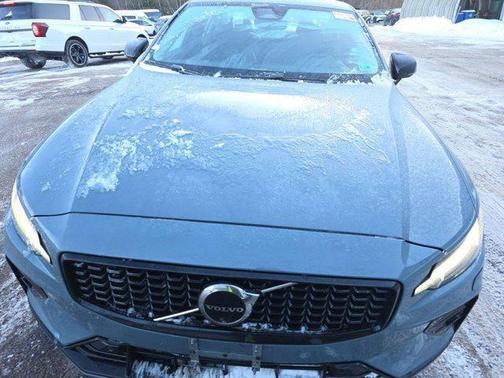 2024 Volvo S60 B5 Plus Dark Theme