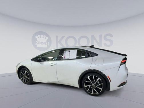 Pearl 2024 Toyota Prius Prime XSE