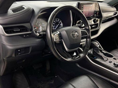2022 Toyota Highlander XSE