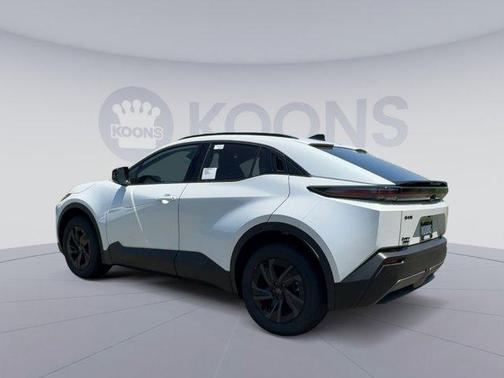 089 2026 Toyota C-HR SE