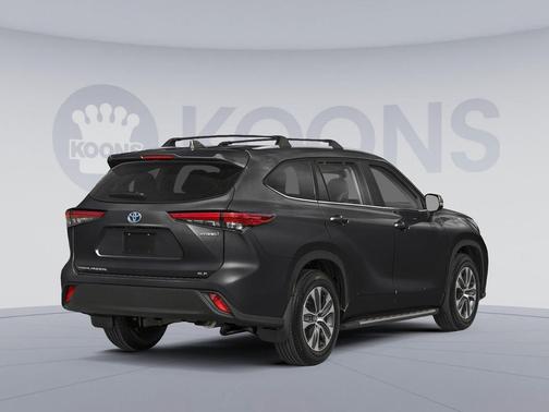 Midnight Black Metallic 2026 Toyota Highlander Hybrid XLE