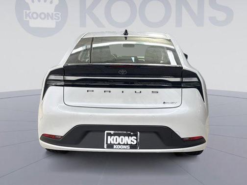 2026 Toyota Prius Plug-In Hybrid SE