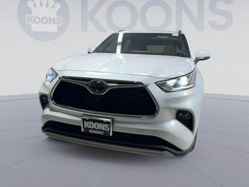 Wind Chill Pearl 2026 Toyota Highlander Hybrid Platinum