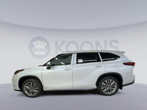 Wind Chill Pearl 2026 Toyota Highlander Hybrid Platinum