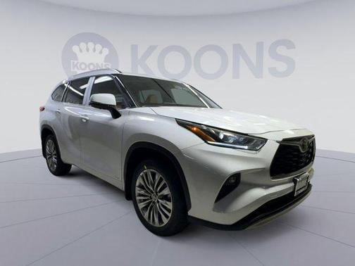 Wind Chill Pearl 2026 Toyota Highlander Hybrid Platinum