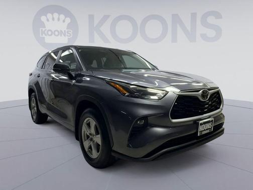 Midnight Black Metallic 2025 Toyota Highlander LE