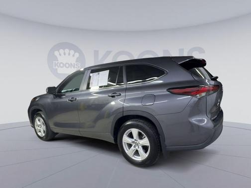 Midnight Black Metallic 2025 Toyota Highlander LE