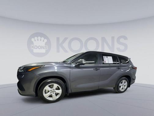 Midnight Black Metallic 2025 Toyota Highlander LE