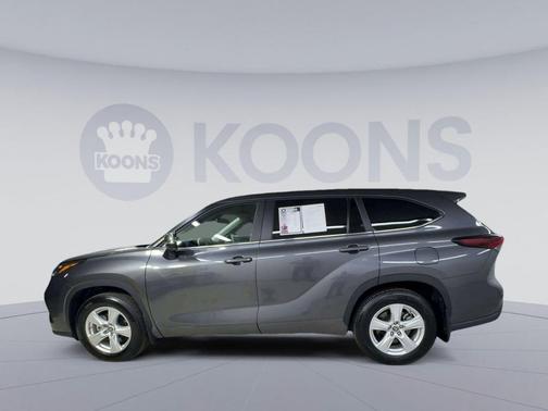 Midnight Black Metallic 2025 Toyota Highlander LE