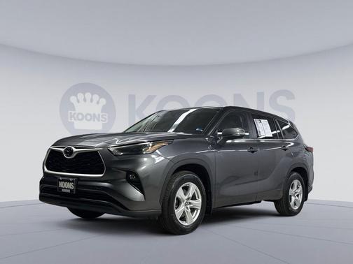 Midnight Black Metallic 2025 Toyota Highlander LE