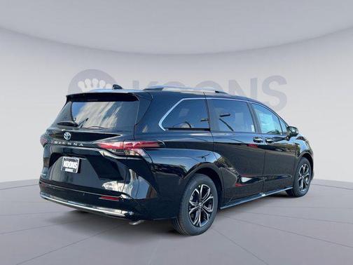 2025 Toyota Sienna Platinum