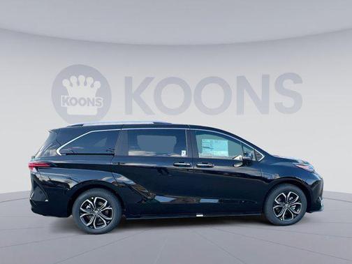 2025 Toyota Sienna Platinum