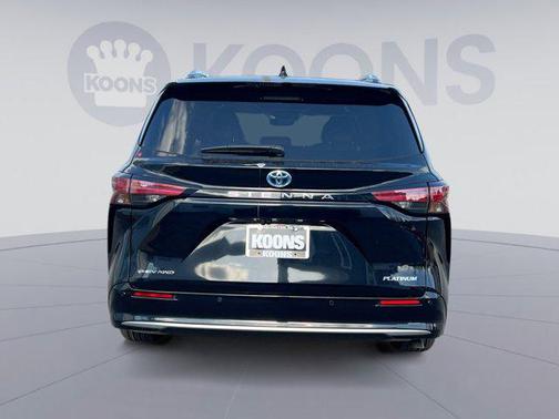 2025 Toyota Sienna Platinum