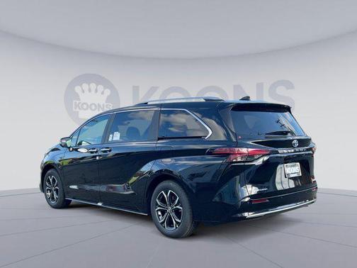2025 Toyota Sienna Platinum