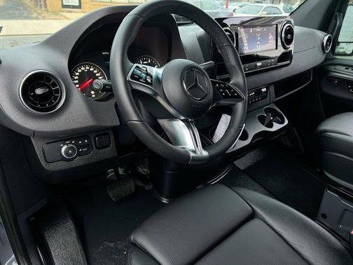 2025 Mercedes-Benz Sprinter 2500 Standard Roof