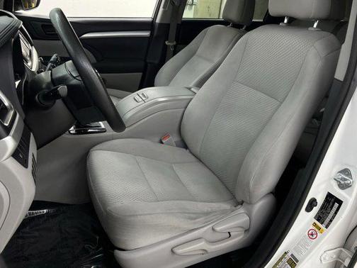 2017 Toyota Highlander LE