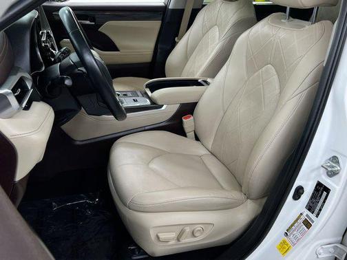 2020 Toyota Highlander Hybrid Platinum