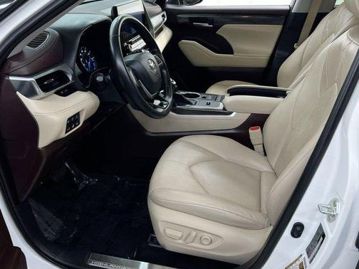 2020 Toyota Highlander Hybrid Platinum