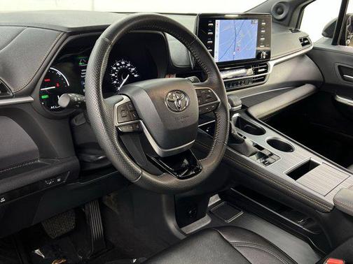 2023 Toyota Sienna Woodland Edition