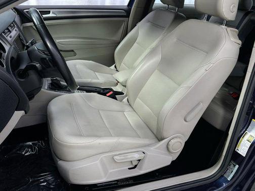 2015 Volkswagen Golf Auto TSI S