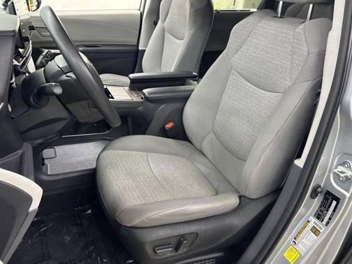 2024 Toyota Sienna LE