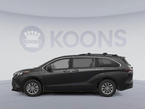 Midnight Black Metallic 2026 Toyota Sienna XLE