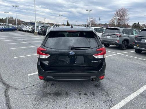 Crystal Black Silica 2024 Subaru Forester Limited