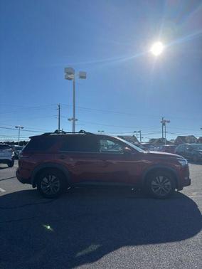2022 Nissan Pathfinder SV