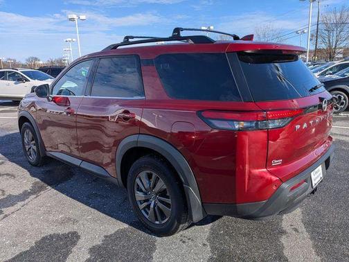 2022 Nissan Pathfinder SV